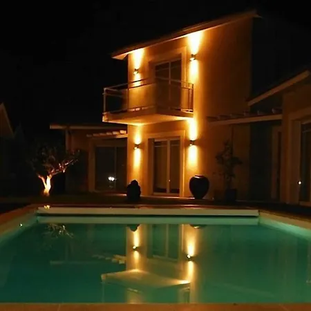 Villa Marie Suzon - Belle Propriete Pour 16 Personnes A 5 Mn De La Hume Bed & Breakfast 4*