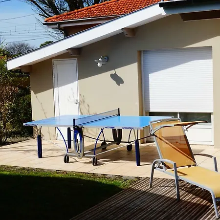 Villa Marie Suzon - Belle Propriete Pour 16 Personnes A 5 Mn De La Hume Bed & Breakfast Gujan-Mestras