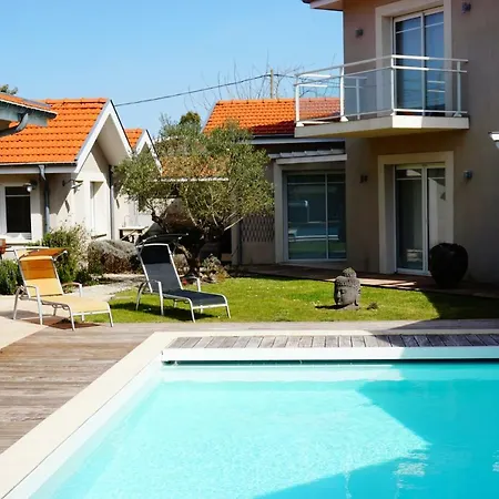 Villa Marie Suzon - Belle Propriete Pour 16 Personnes A 5 Mn De La Hume Bed & Breakfast Gujan-Mestras