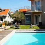 Villa Marie Suzon - Belle Propriete Pour 16 Personnes A 5 Mn De La Hume Bed & Breakfast Gujan-Mestras