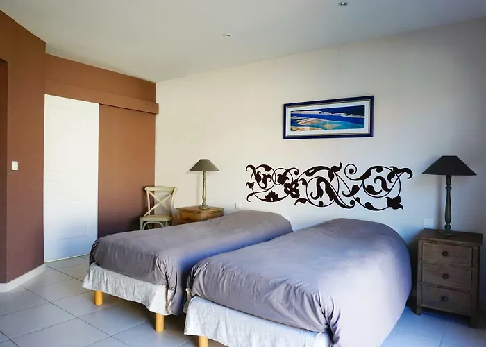 Villa Marie Suzon - Belle Propriete Pour 16 Personnes A 5 Mn De La Hume Bed & Breakfast *